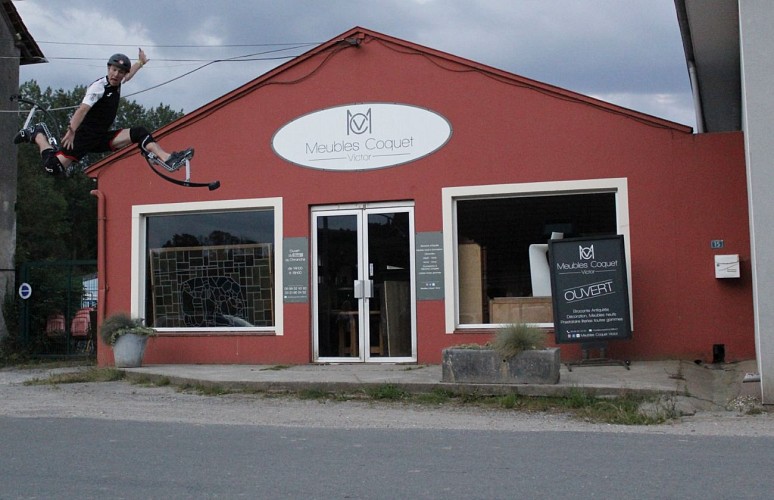 Jurassic Jump Echasses Urbaines