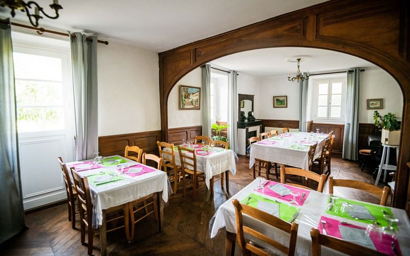 Ferme-Auberge-Auzkia---Salle-des-repas