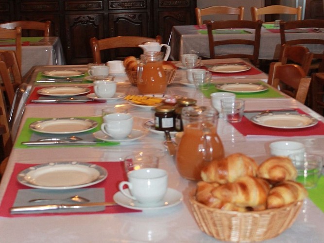 Ferme Auberge Auzkia - Table Petit déj - Les Aldudes