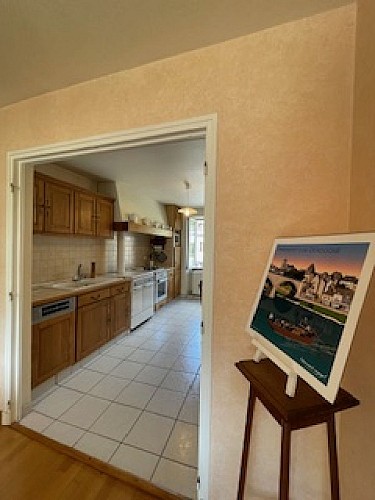 Entrée du salon et vue sur la cuisine _8