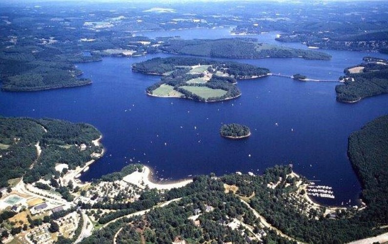 vue du lac de vassivière