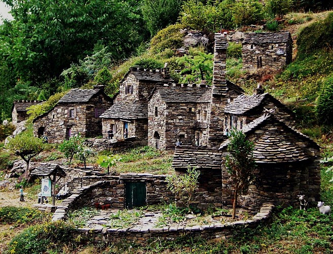 "Le Ron des Fades (Feenfelsen)"