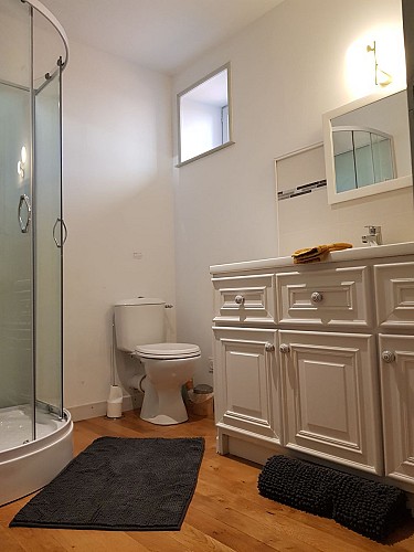 Une des 4 salle de bain