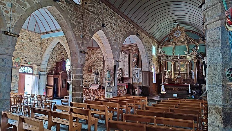 L'intérieur de l'église Saint Goerges à Pleubian