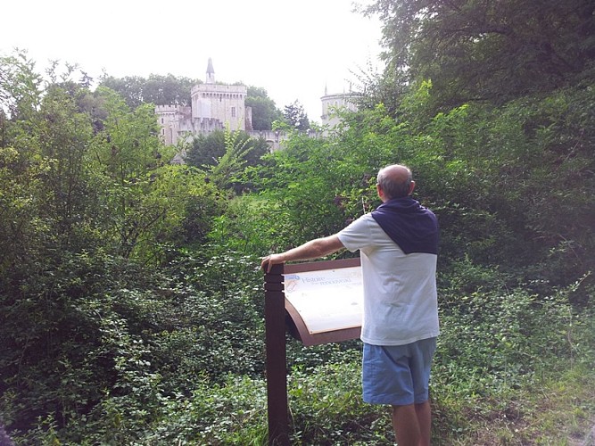 Sentier de découverte au fil de Château Guillaume