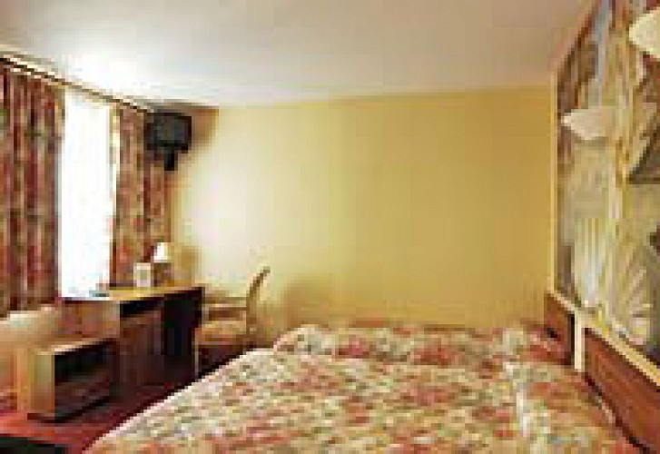 Hotel-de-France-Contres