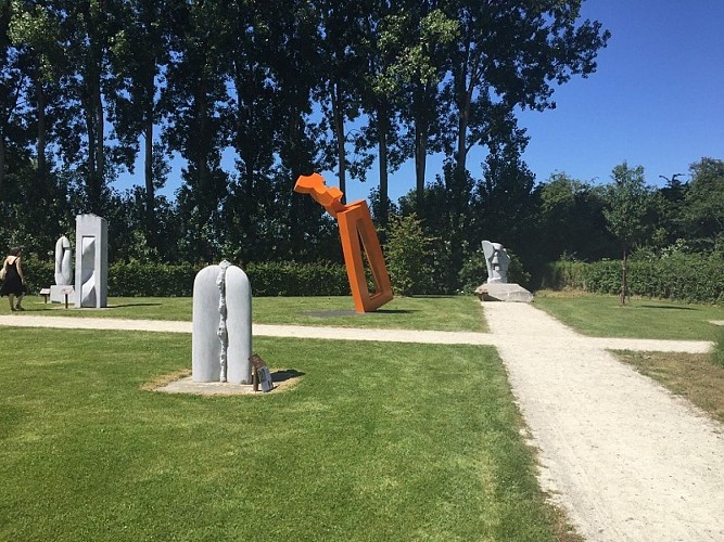 Parc des sculptures de Cerisy-la-forêt 2