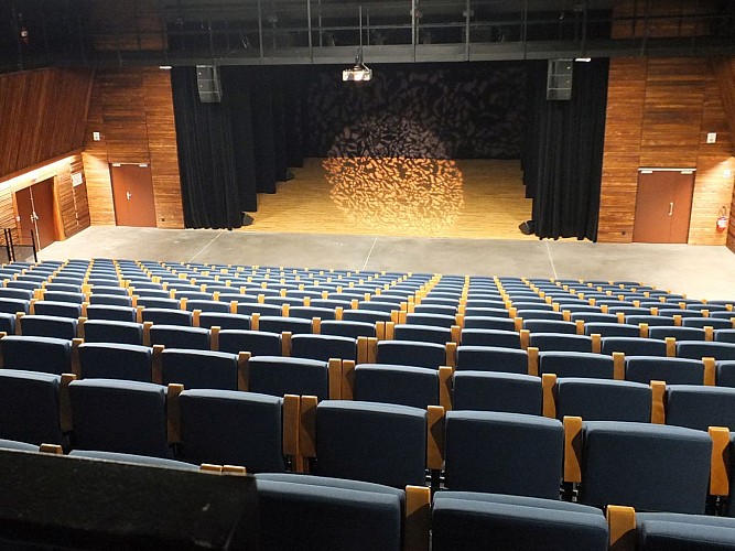 ACROPOLYA - Salle Ebène version gradins