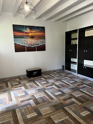 Gîte-Jude-Montpon-salle-de-jeux-étage