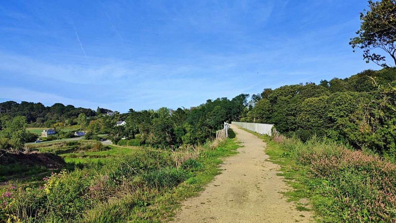 Sur le viaduc - Chemin de Randonnée