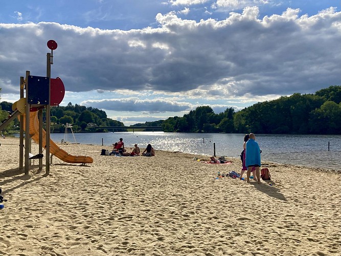 Plage du lac de Ste Hélène à Bujaleuf