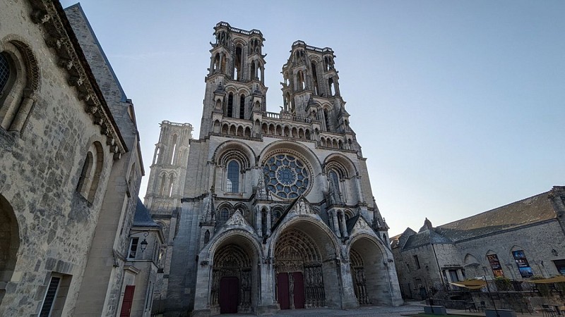 Façade ouest de la cathédrale de Laon