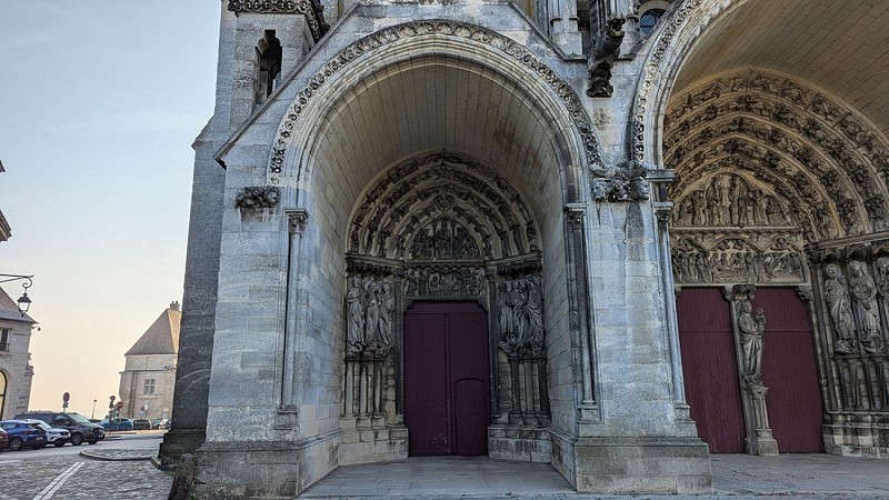 Portail central de la cathédrale de Laon - Nativité
