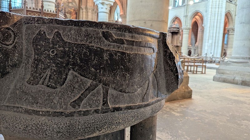 Fonts baptismaux de la cathédrale II
