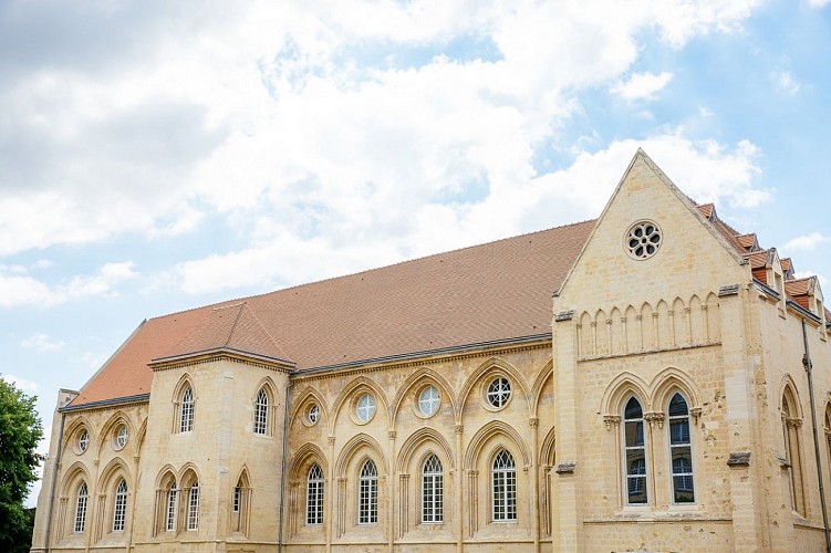 54507-Palais_ducal-Caen_la_mer_Tourisme___Les_Conteurs_(Droits_reserves_Office_de_Tourisme___des_Congres) (Copier)