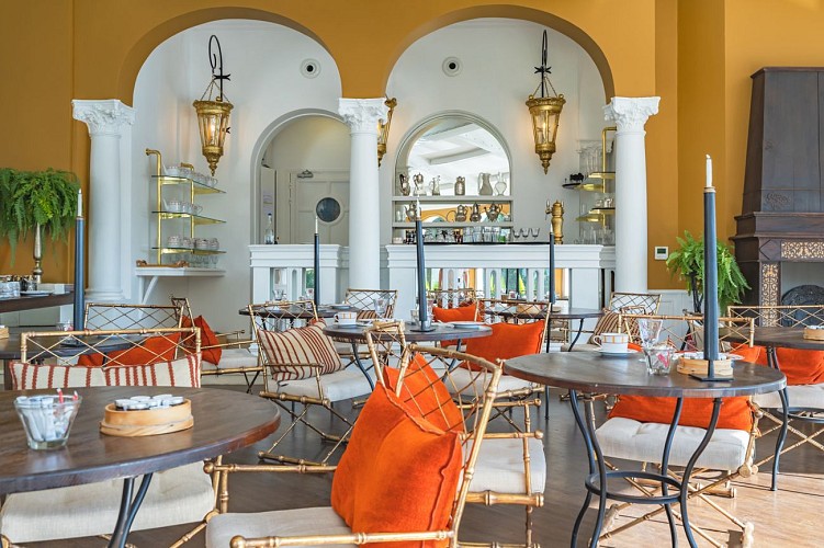 Brindos, Lac & Château