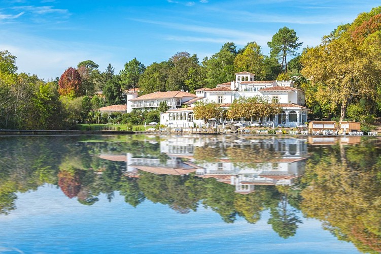 Brindos, Lac & Château