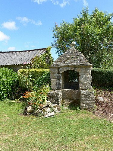 Ancien puits à Moustoir Maria