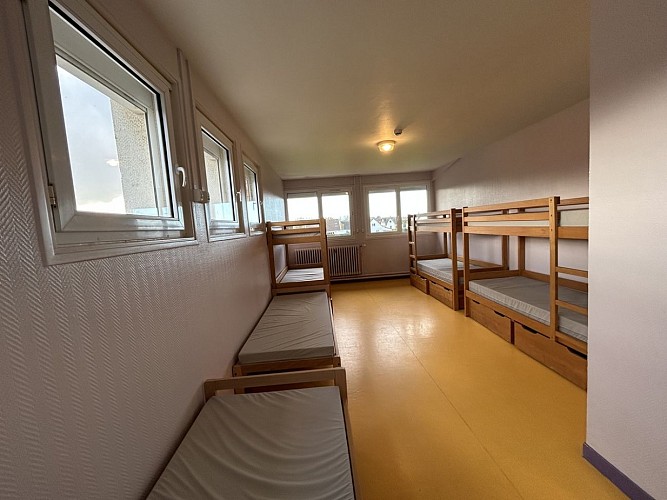 esneques-batiment-principal-grande-chambre-courseulles