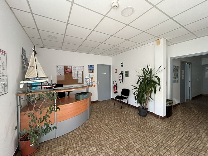 esneques-batiment-principal-accueil-courseulles