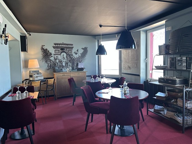 Le charleston-salle-étage-déco-Saint-Aubin