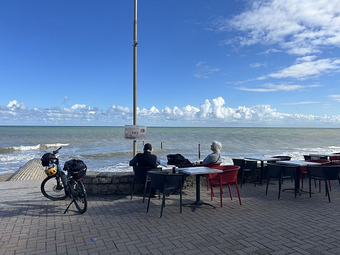 Le charleston-terrasse-vélo-Saint-Aubin