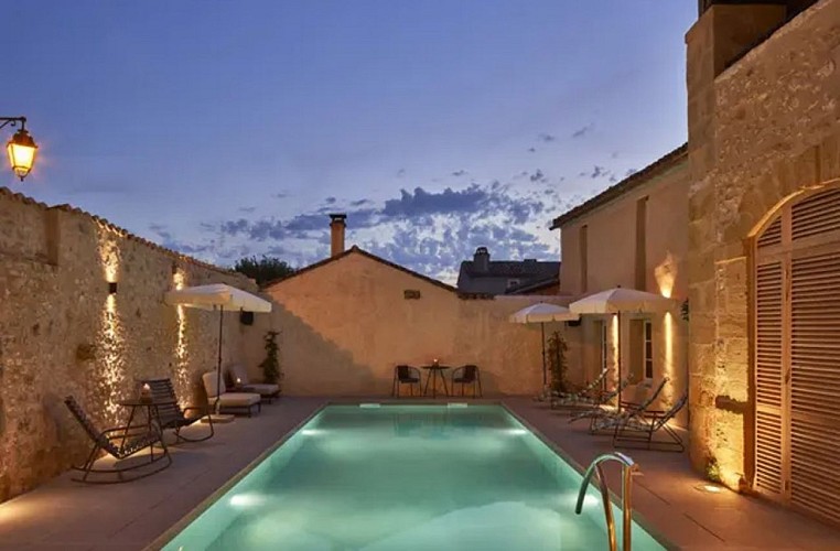 20230707-039-monpazier-pool-052-1152x768-crop-50-50