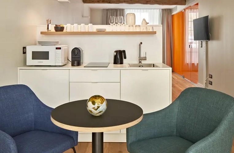 20230707-039-monpazier-002-orange-004-1152x1600-crop-50-50