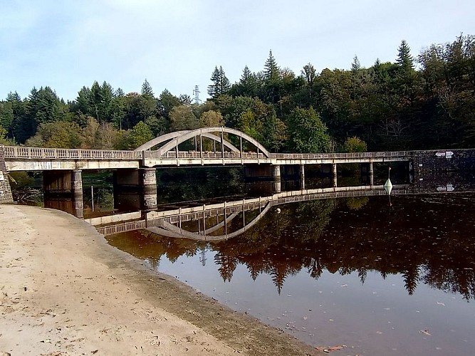 Pont traverse Thaurion