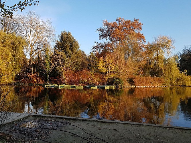 Location de barques sur le lac des Minimes