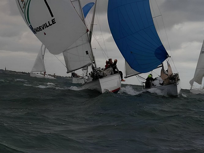 Régate au large de Ouistreham