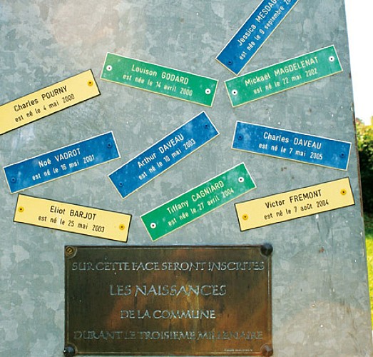 Monument aux événements uniques et heureux de Luis MAESTRO