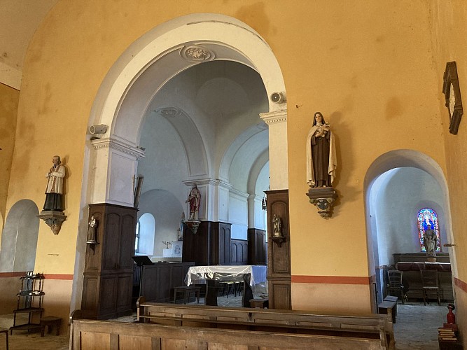 Montambert_Eglise_Interieur 02