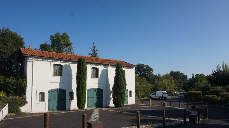 Anciennes écuries du château de Monséjour