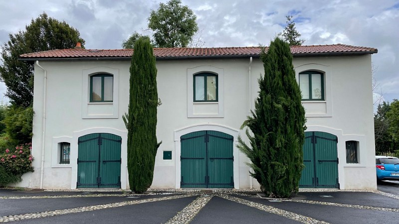 Anciennes écuries du château de Monséjour