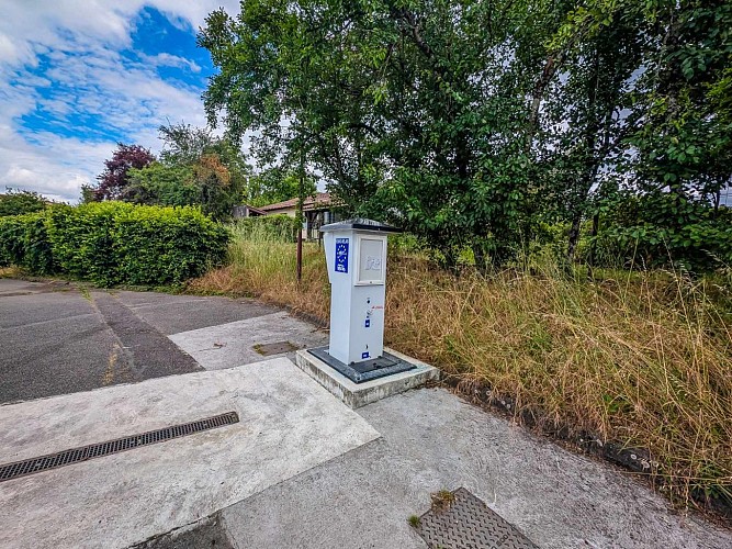 Borne à eau – Aire de camping-cars de Créon