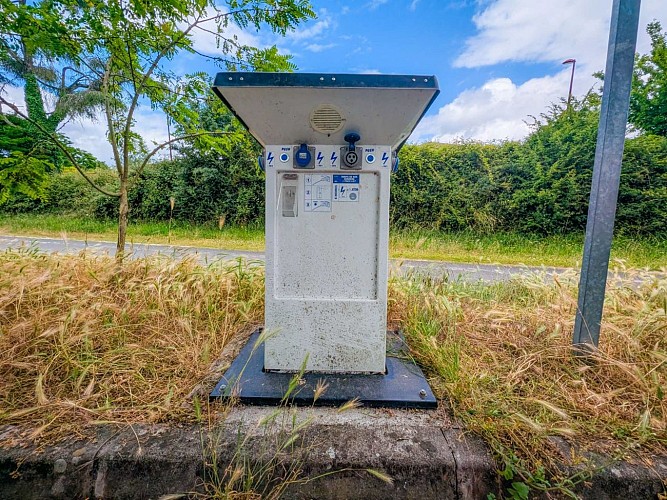Borne à électricité – Aire de camping-cars de Créon