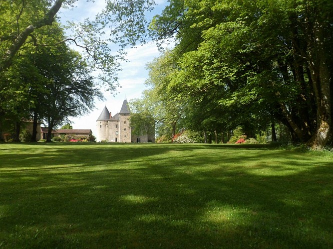 Le Château de Brie et son parc paysager fleuri
