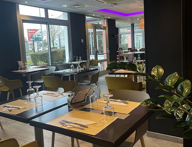LAON_Ibis_restaurant laon SIM