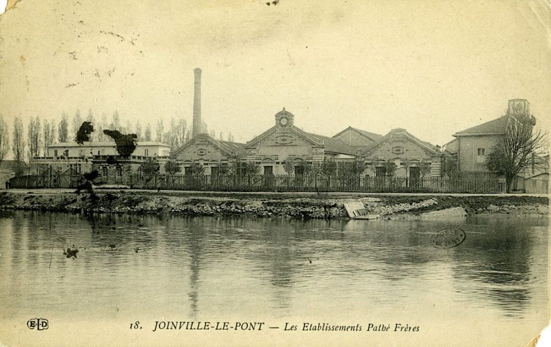 Devant le port de Joinville-le-Pont (cirkwi)