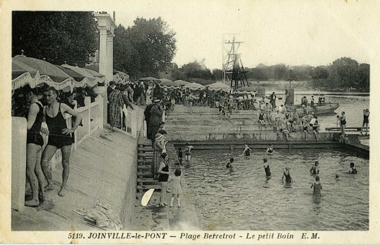 Devant le port de Joinville-le-Pont (cirkwi)