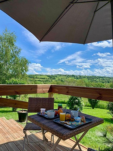 Petit déjeuner en terrasse