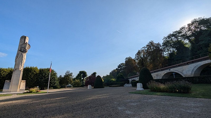Square du Monument aux morts de Laon
