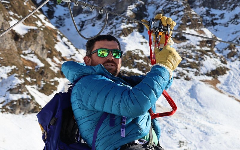 1440-grandes-tyroliennesPierre--encadrant-Grandes-Tyroliennes-a-Gourette