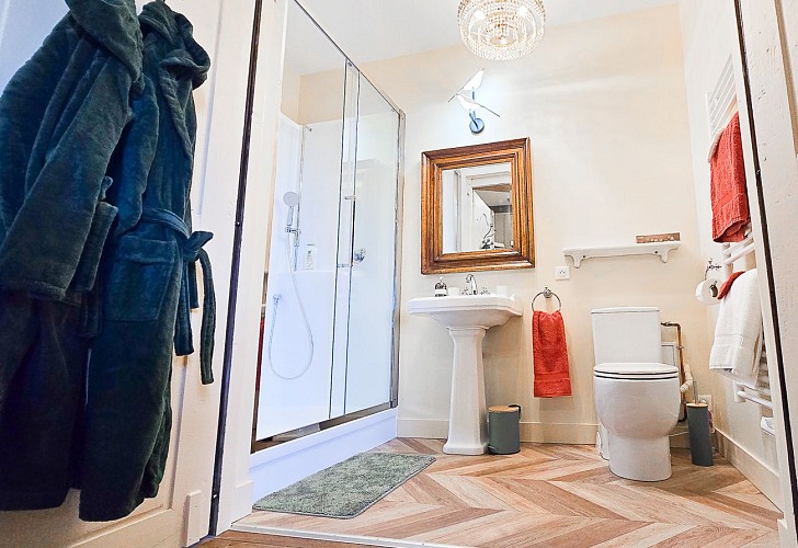 Chambre d'hôte Château de Bonneval Salle de bain chambre Foix