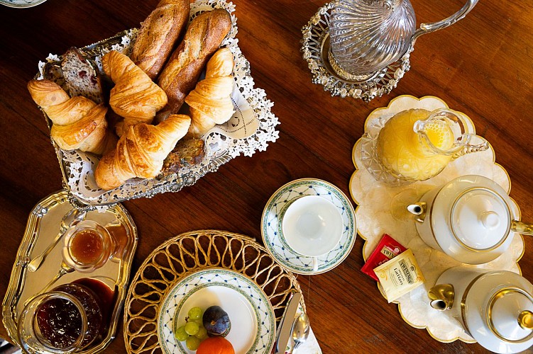 Chambre d'hôte Château de Bonneval petit déjeuner