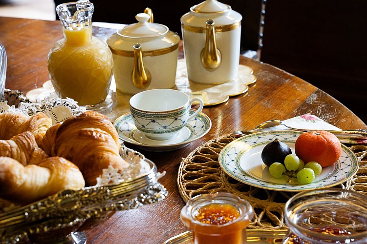 Chambre d'hôte Château de Bonneval petit déjeuner