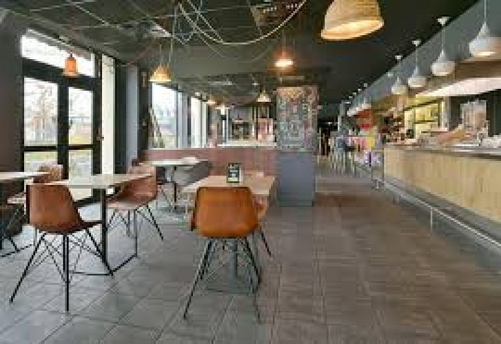 Petit-déjeuner &amp; Bar