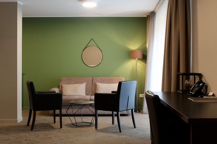 Golf-Hôtel Henri-Chapelle_salon chambre_10-2024