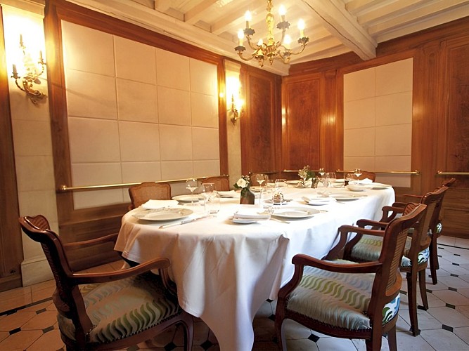 Logis Hôtel Restaurant Le Dauphin & Spa le Prieuré